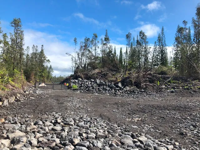 a view of a large yard with lots of green space