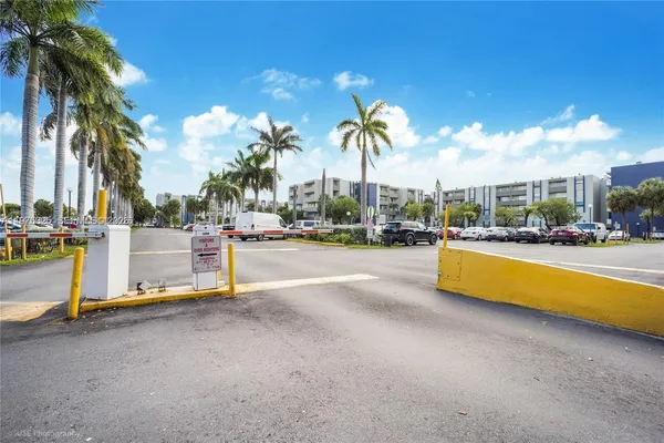 $1,800 | 10000 Northwest 80th Court, Unit 21021, Hialeah Gardens, FL 33016