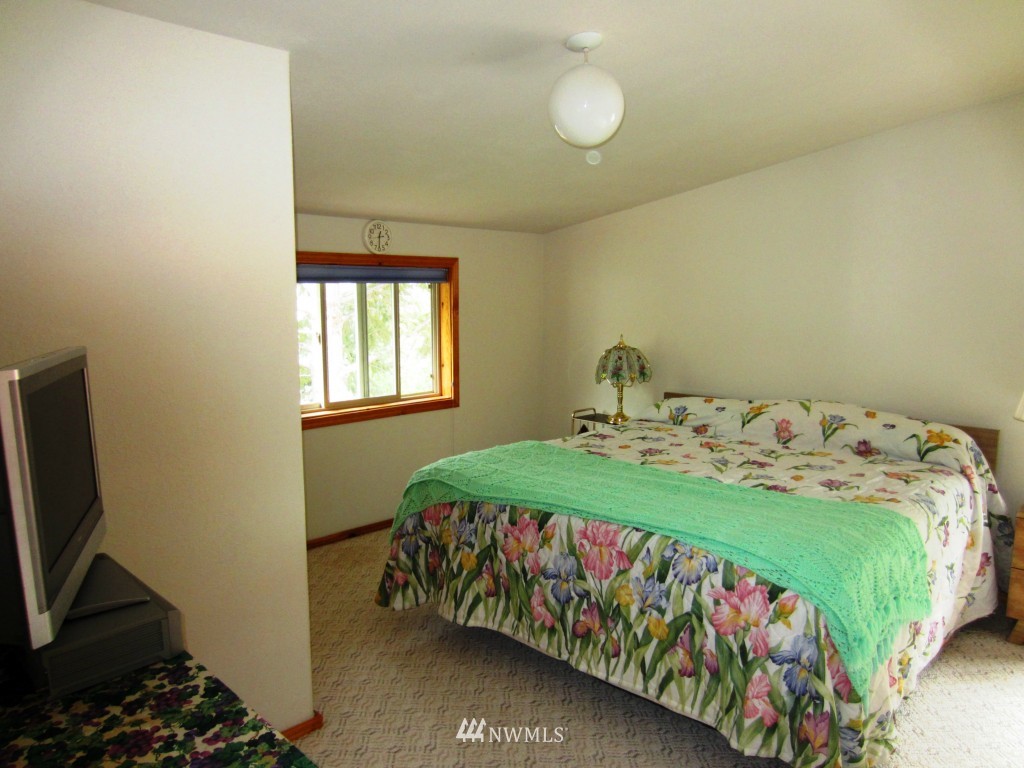 17300 South Lakeshore Road Chelan, WA 98816 - Photo 14 of 25 Gallery Image 14