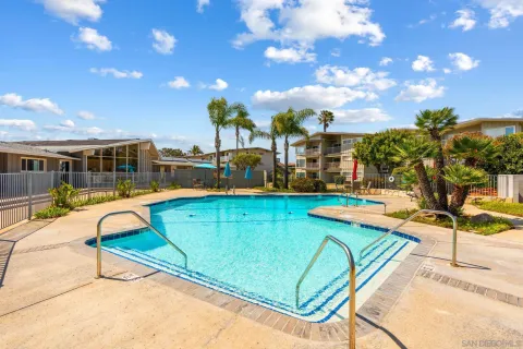 $1,095,000 | 652 East Solana Circle, Solana Beach, CA 92075