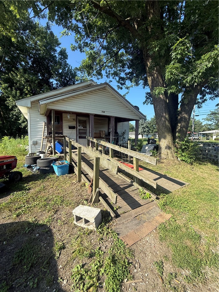 718 Springfield Street Paris, IL 61944 - Photo 1 of 6