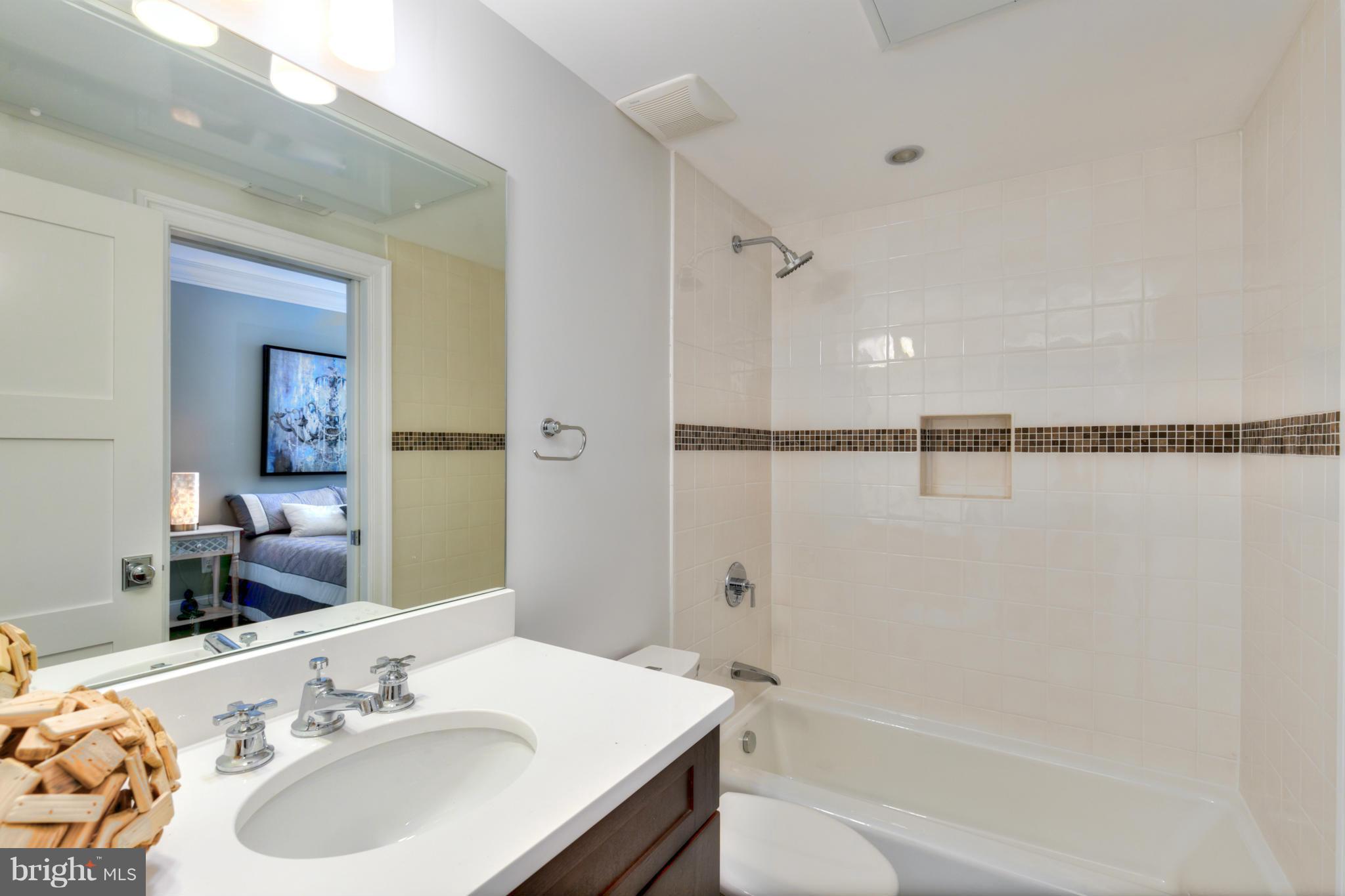 2014 Kalorama Road Northwest, Unit 5 Washington, DC 20009 - Photo 14 of 16 Chic Bathroom