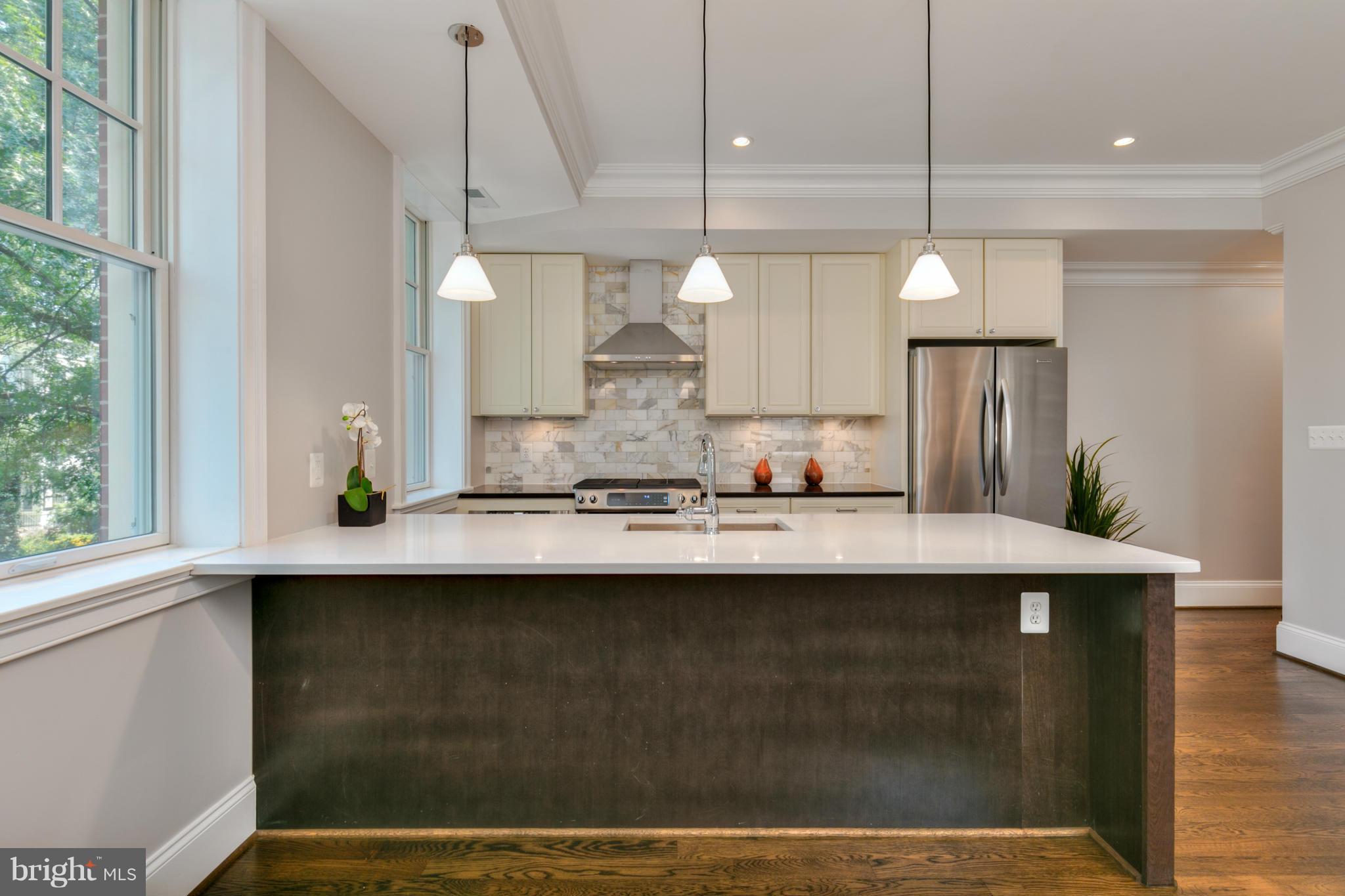2014 Kalorama Road Northwest, Unit 5 Washington, DC 20009 - Photo 4 of 16 Huge Breakfast Bar