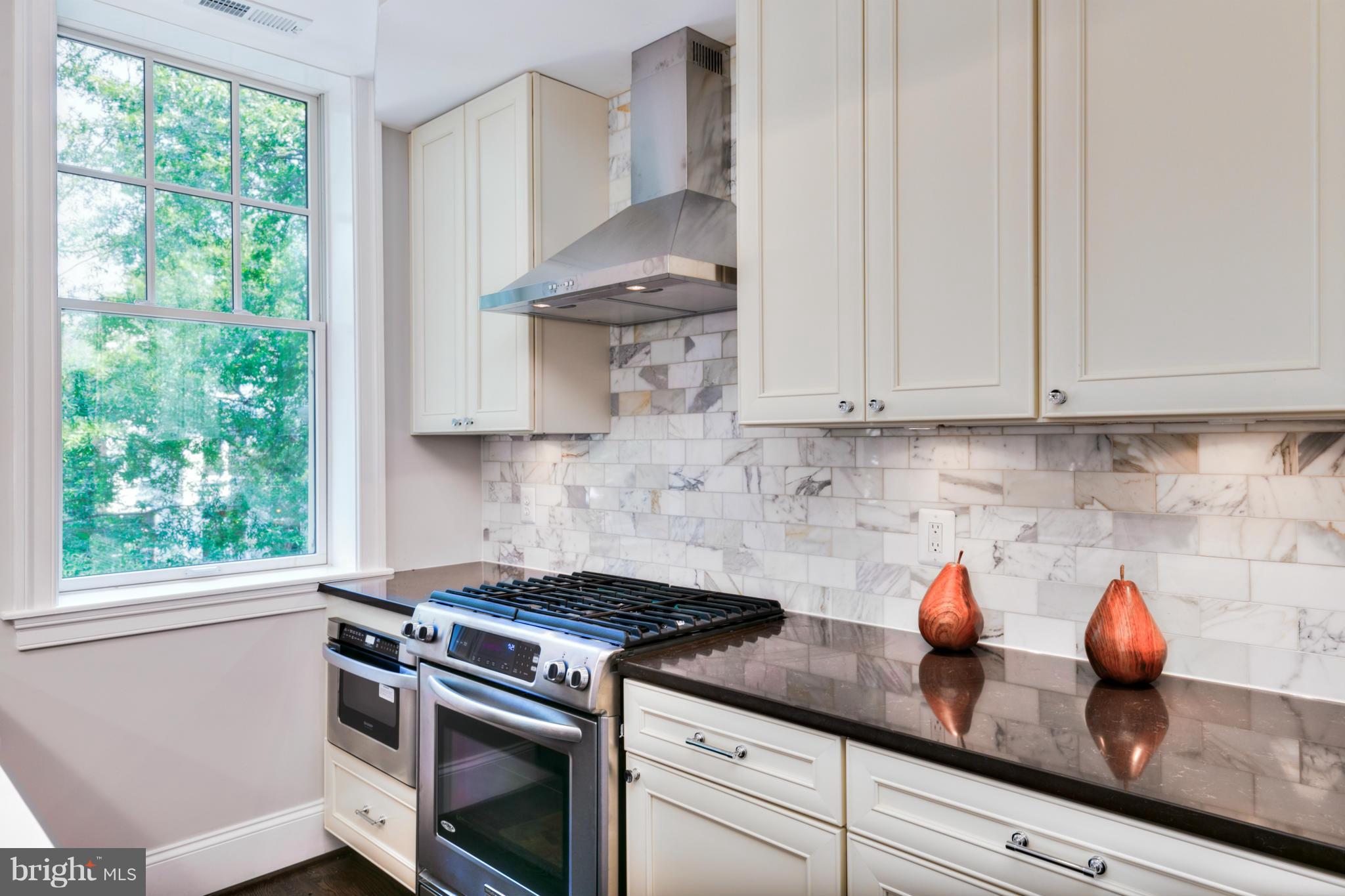 2014 Kalorama Road Northwest, Unit 5 Washington, DC 20009 - Photo 5 of 16 Custom Backsplashes