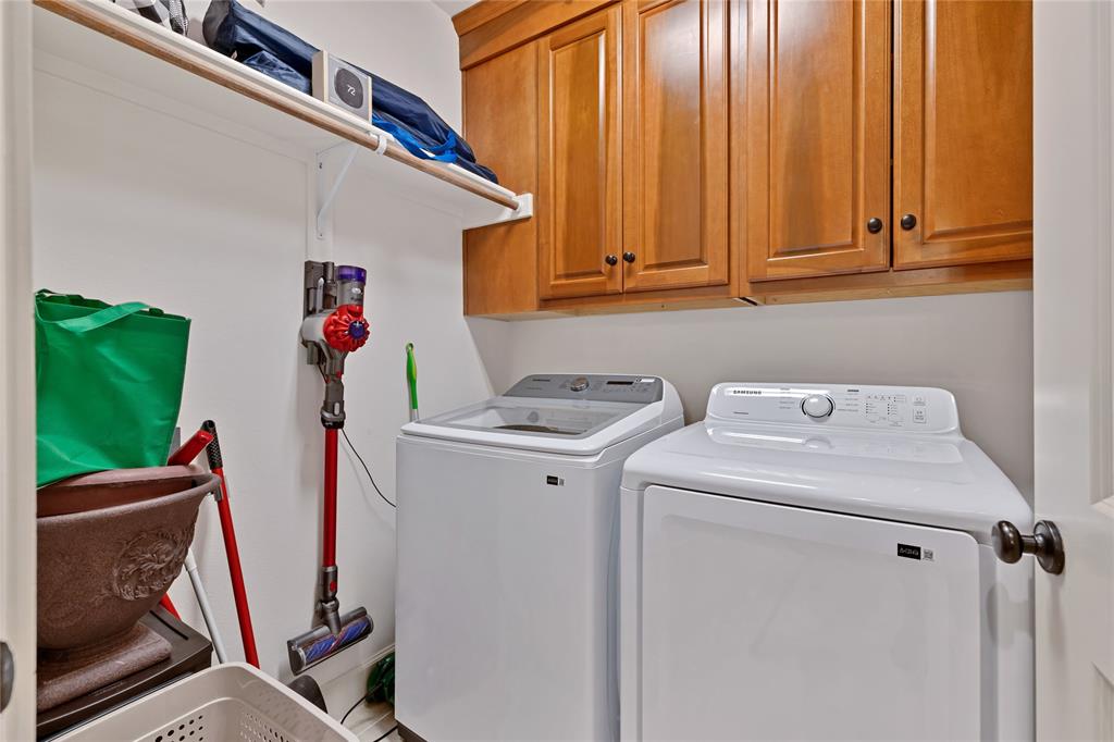 610 Via Ravello, Unit 207 Irving, TX 75039 - Photo 20 of 34 a utility room with dryer and washer