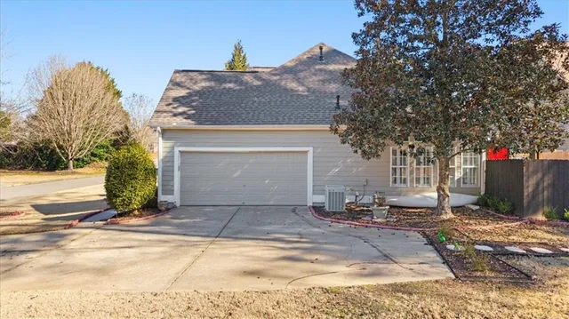 a view of a house with a yard and garage