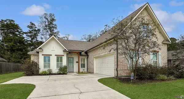 $450,000 | 16045 Greycliff Avenue, Pride, LA 70770