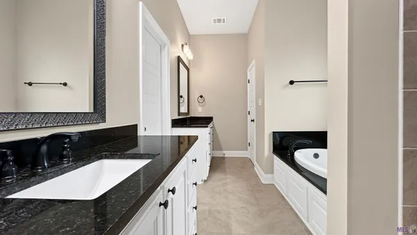 $450,000 | 16045 Greycliff Avenue, Pride, LA 70770