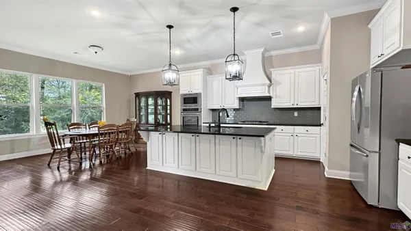 $450,000 | 16045 Greycliff Avenue, Pride, LA 70770