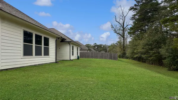 $450,000 | 16045 Greycliff Avenue, Pride, LA 70770