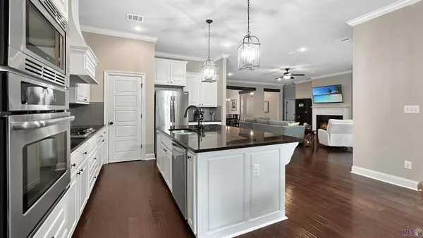 $450,000 | 16045 Greycliff Avenue, Pride, LA 70770