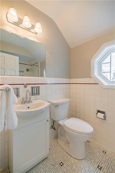 4578 Middle Road Allison Park, PA 15101 - Photo 19 of 25 The classic hall full bathroom.