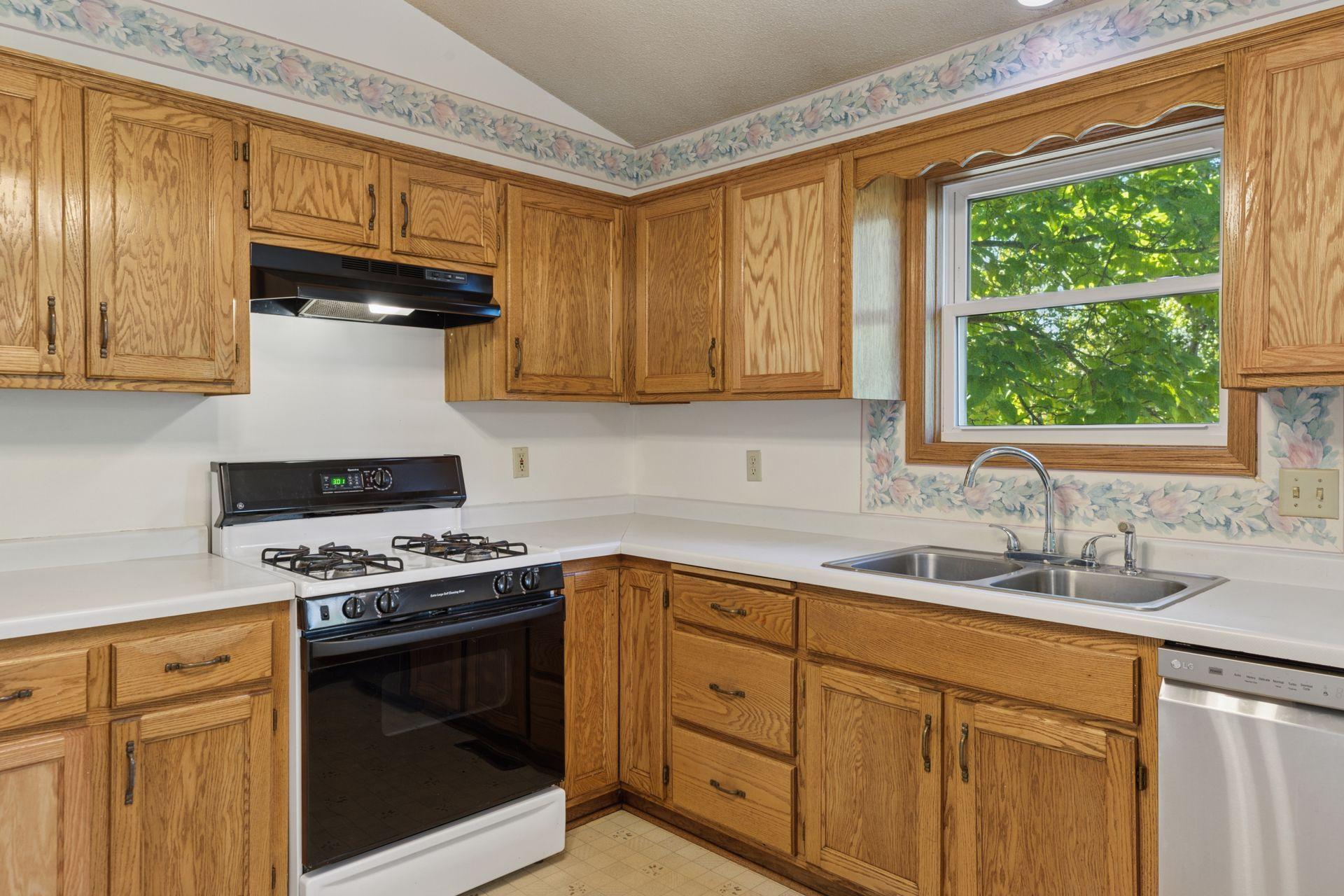 11984 Orchid Street Coon Rapids, MN 55433 - Photo 10 of 37