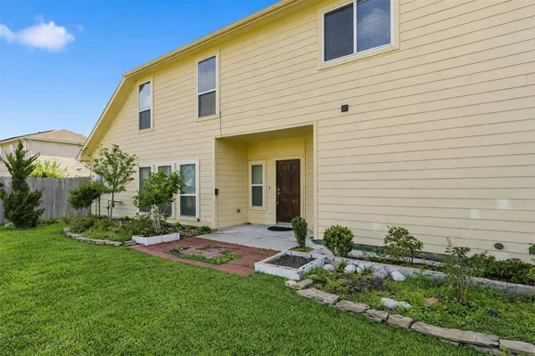 $2,200 | 5103 Dauntless Drive, Houston, TX 77066