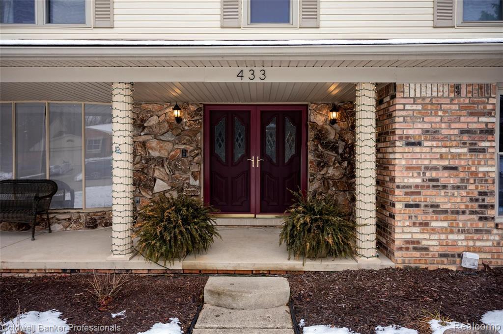 433 Lake Forest Road Rochester Hills, MI 48309 - Photo 2 of 38