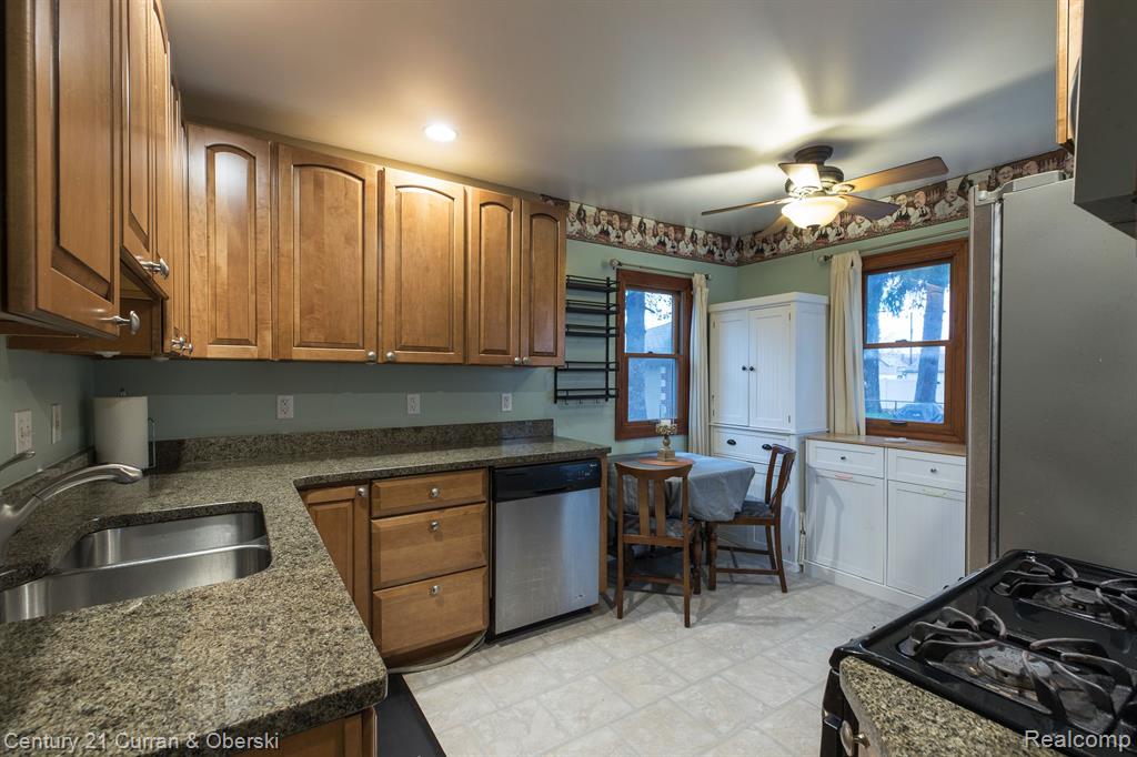 10044 Ruth Avenue Allen Park, MI 48101 - Photo 3 of 17