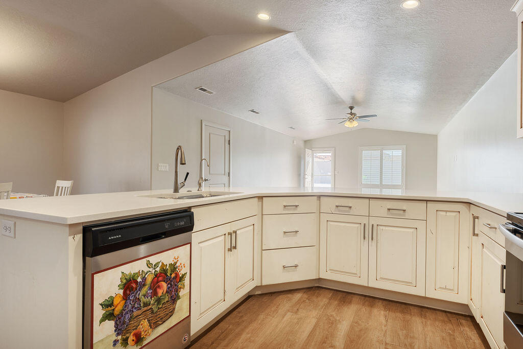 1331 North Dixie Downs Road, Unit 74 St. George, UT 84770 - Photo 8 of 44 Vaulted Cielings