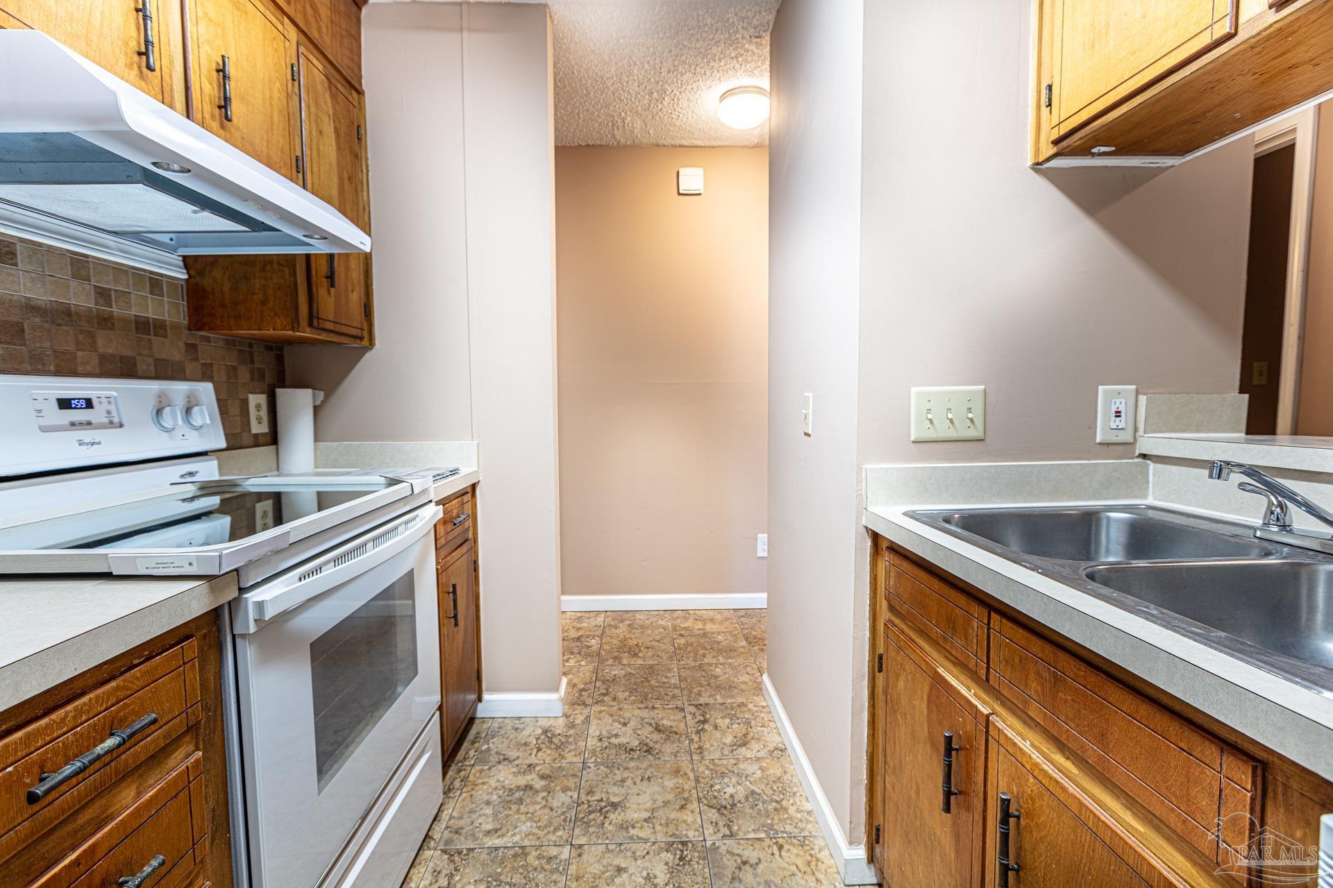 6242 Ridgegate Circle Pensacola, FL 32504 - Photo 8 of 28