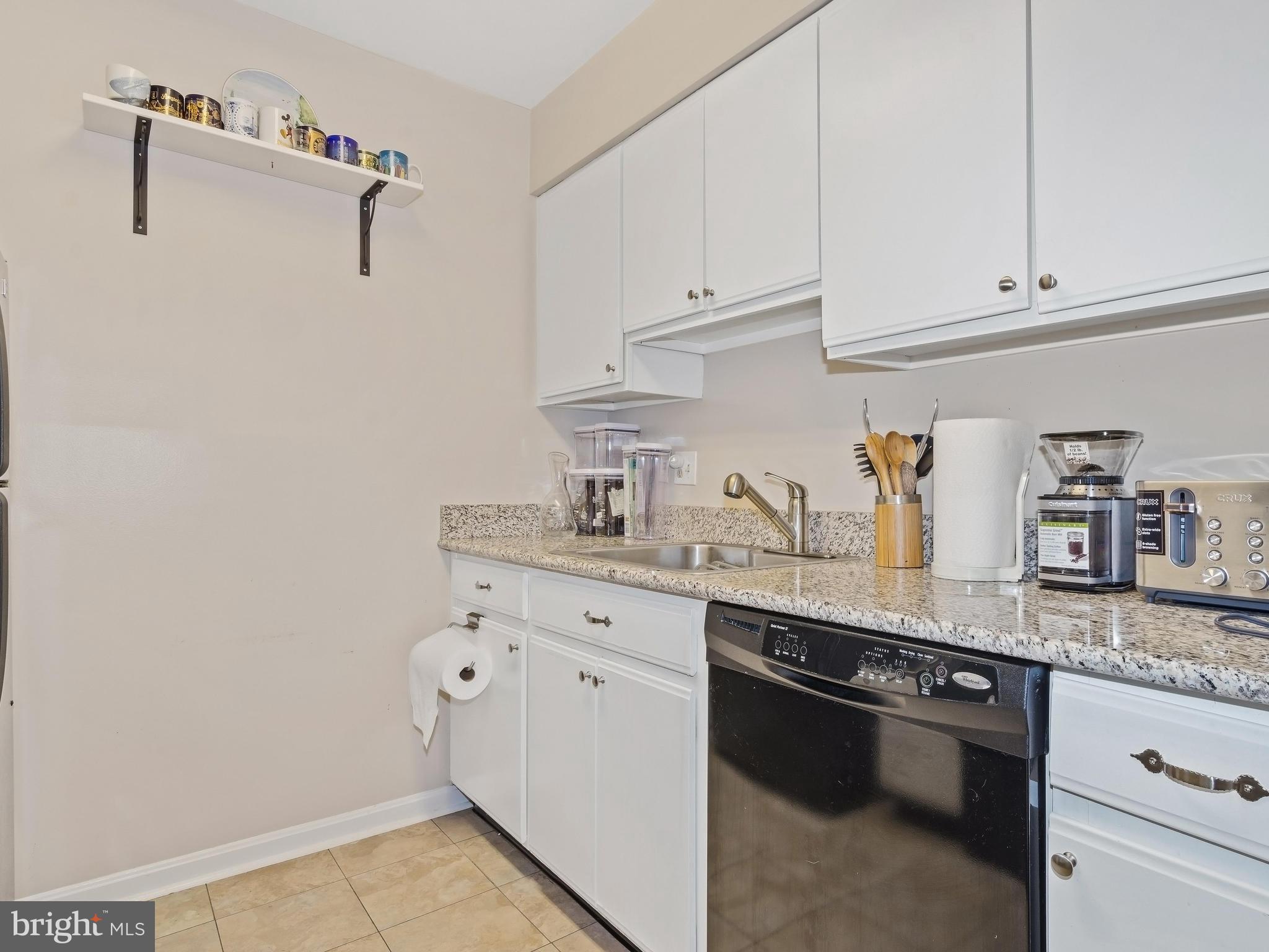 4954 Columbia Road, Unit 28 Columbia, MD 21044 - Photo 3 of 23 Kitchen