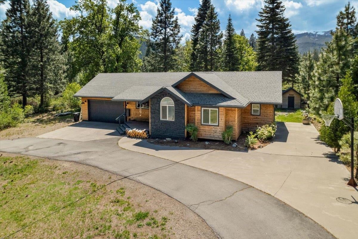 4113 North Old Stage Road Mount Shasta, CA 96067 - Photo 3 of 35 Gallery Image 3