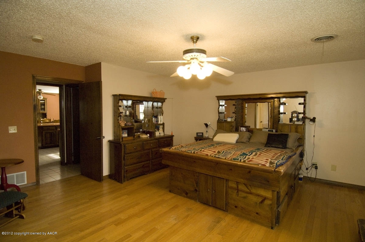 6409 Drexel Road Amarillo, TX 79109 - Photo 15 of 44 master view 2