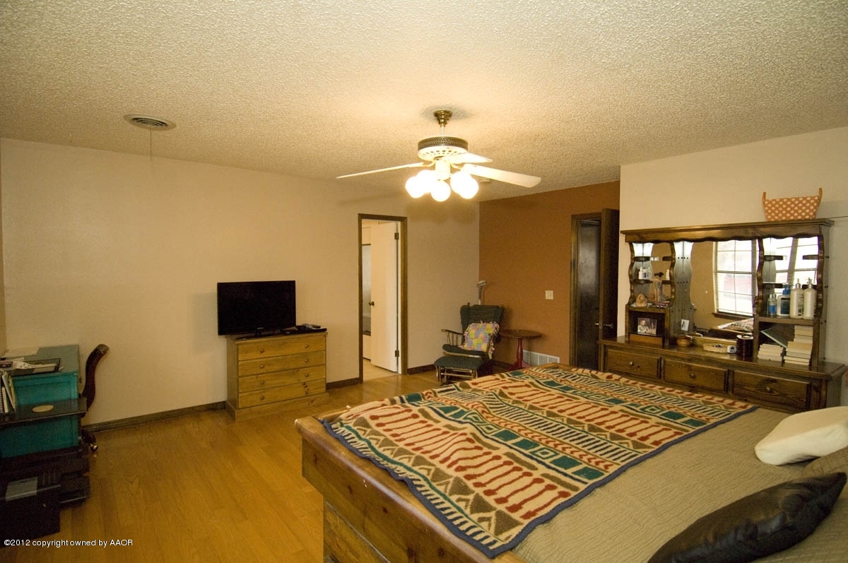 6409 Drexel Road Amarillo, TX 79109 - Photo 16 of 44 master view 3