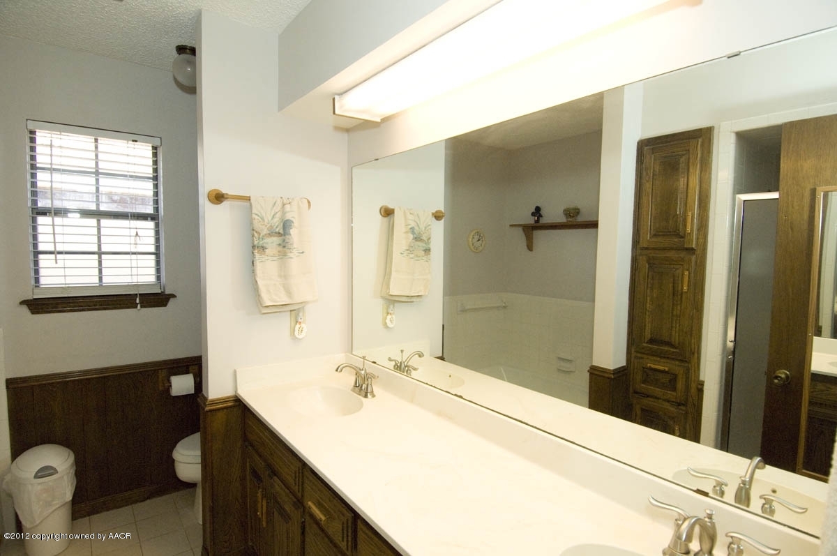 6409 Drexel Road Amarillo, TX 79109 - Photo 23 of 44 bathroom 2 view 1