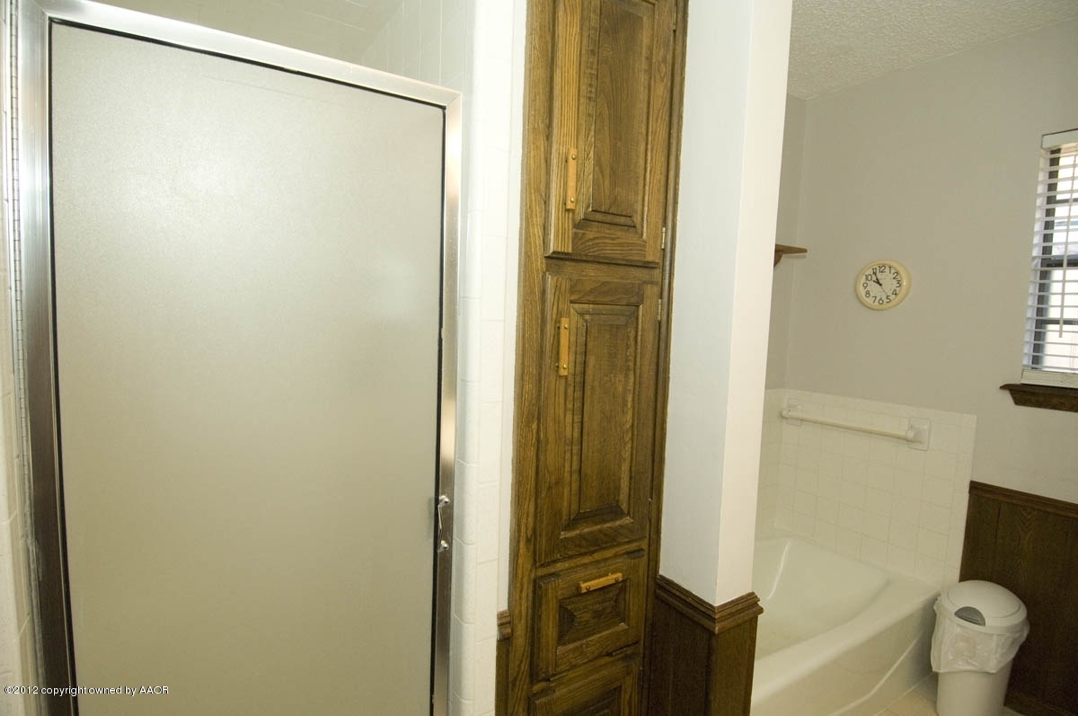 6409 Drexel Road Amarillo, TX 79109 - Photo 24 of 44 bathroom 2 view 2