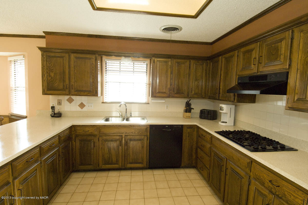 6409 Drexel Road Amarillo, TX 79109 - Photo 32 of 44 KITCHEN VIEW 2