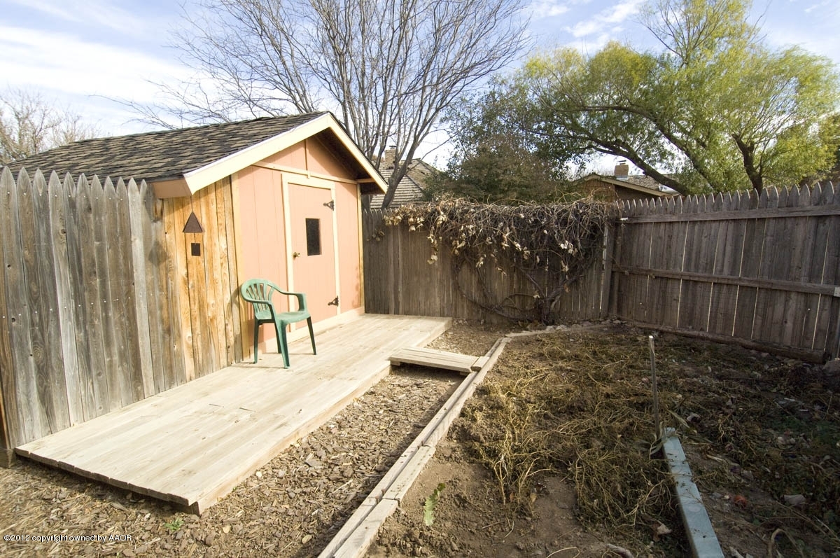 6409 Drexel Road Amarillo, TX 79109 - Photo 39 of 44 veg patch and storage