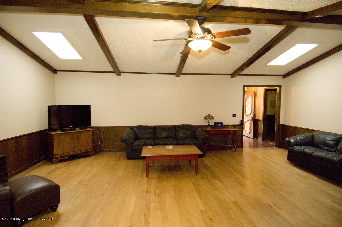 6409 Drexel Road Amarillo, TX 79109 - Photo 8 of 44 living room view 4