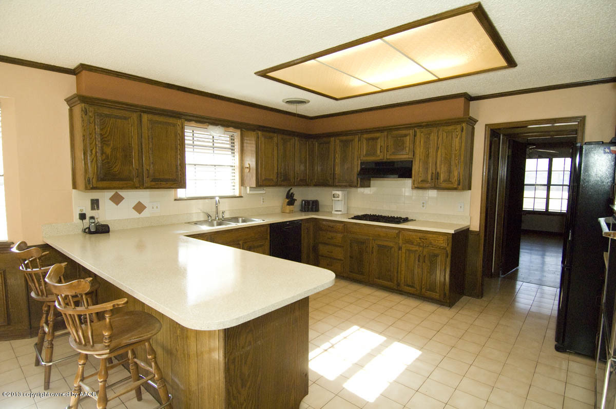 6409 Drexel Road Amarillo, TX 79109 - Photo 9 of 44 KITCHEN VIEW 1