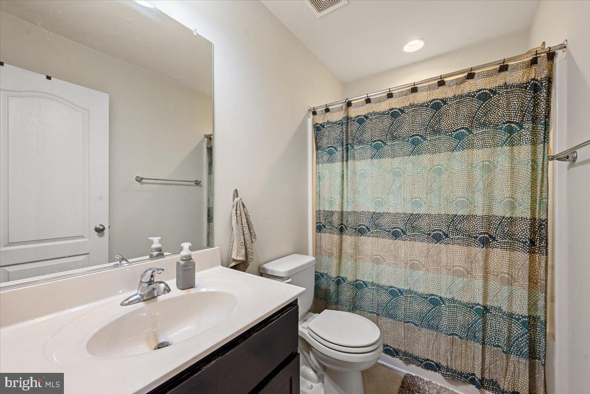 176 Schramm Loop Stephens City, VA 22655 - Photo 25 of 30 Hall Bath Upper Level