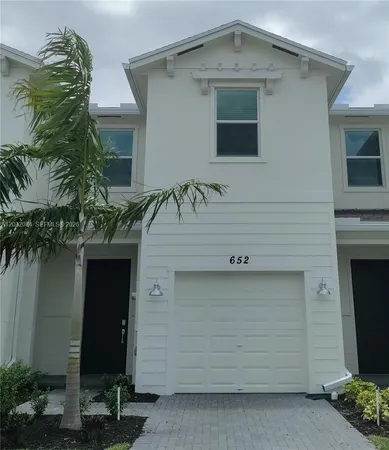 $2,400 | 652 Southeast Lake Falls St Port Street, Port St. Lucie, FL 34984