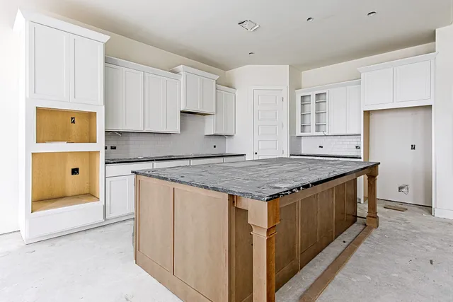 $569,990 | 149 Peninsula Point Drive, Montgomery, TX 77356