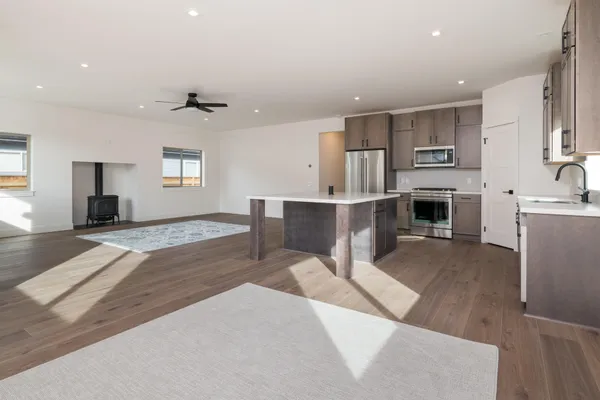 $3,800 | 711 North 2nd Avenue, Hailey, ID 83333