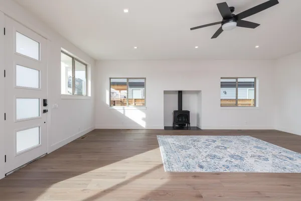 $3,800 | 711 North 2nd Avenue, Hailey, ID 83333