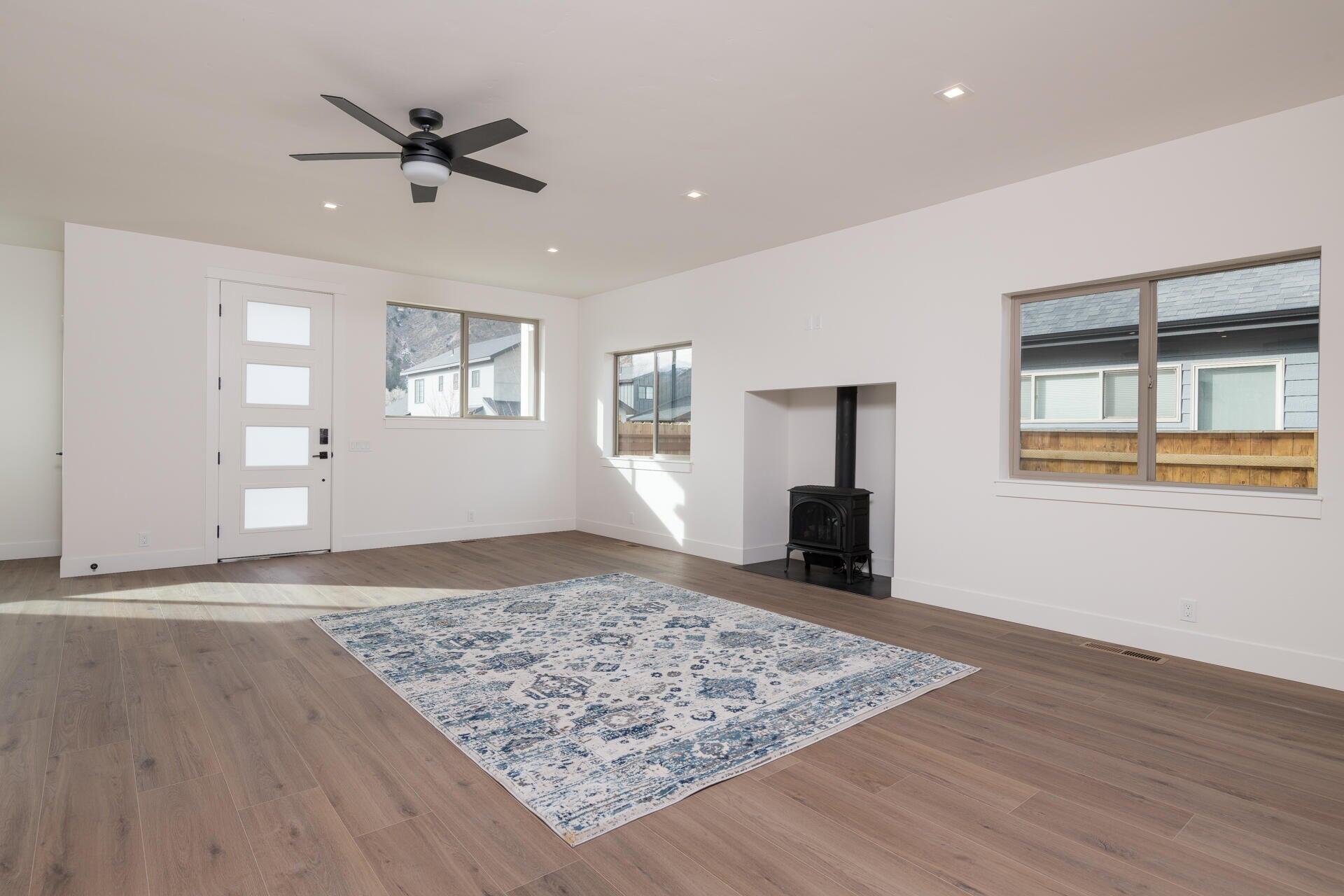 711 North 2nd Avenue Hailey, ID 83333 - Photo 9 of 16 Living Room