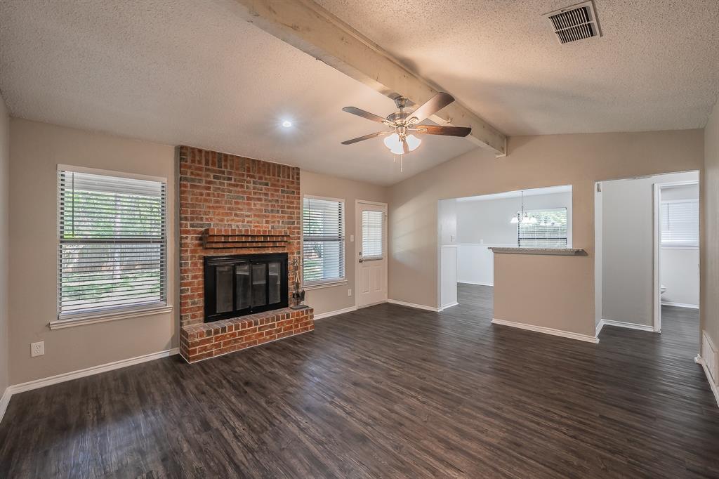 912 Red Oak Street Azle, TX 76020 - Photo 4 of 40
