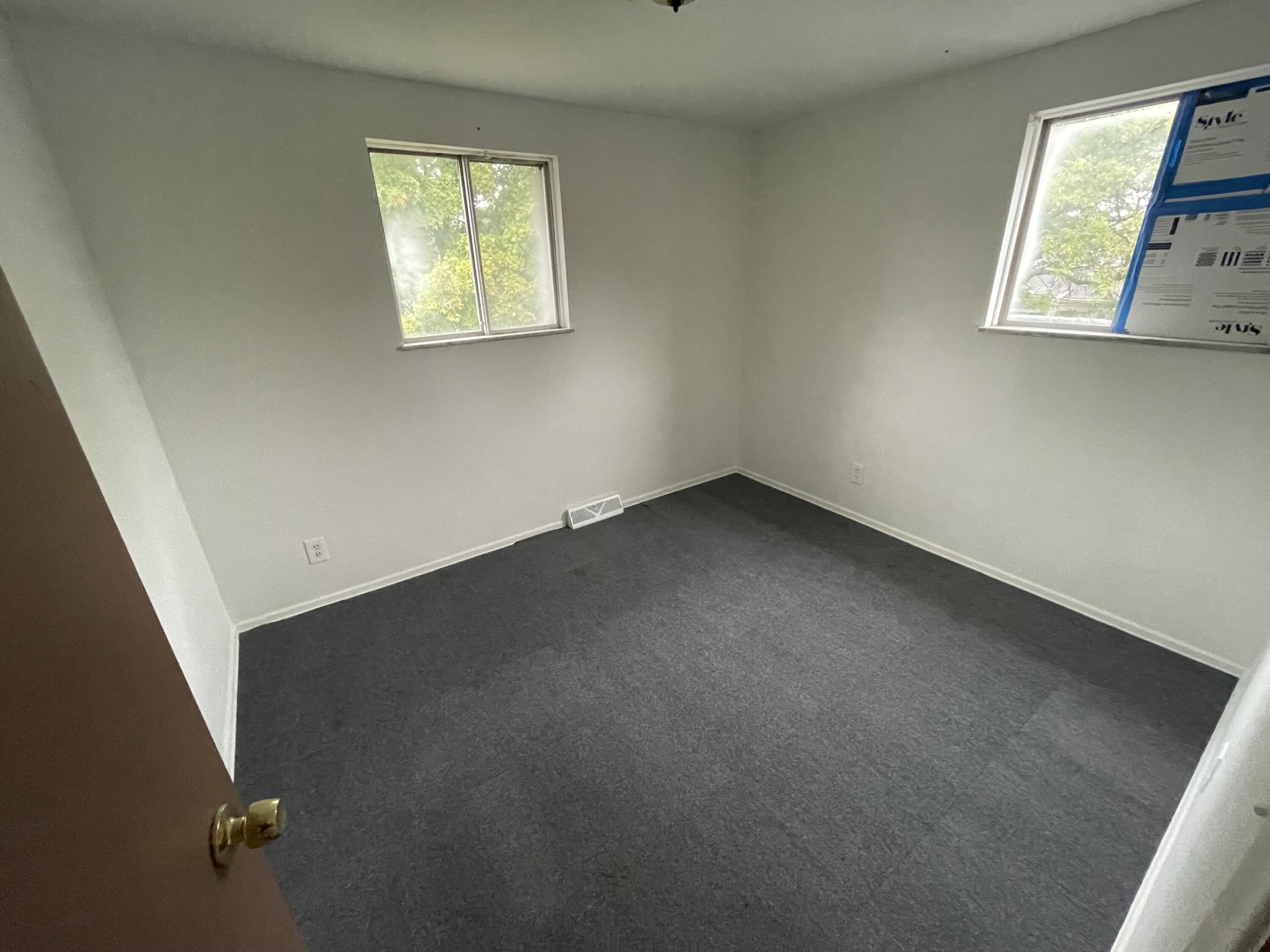 6907 Parkbelt Drive Flint, MI 48505 - Photo 3 of 11 IMG_7124