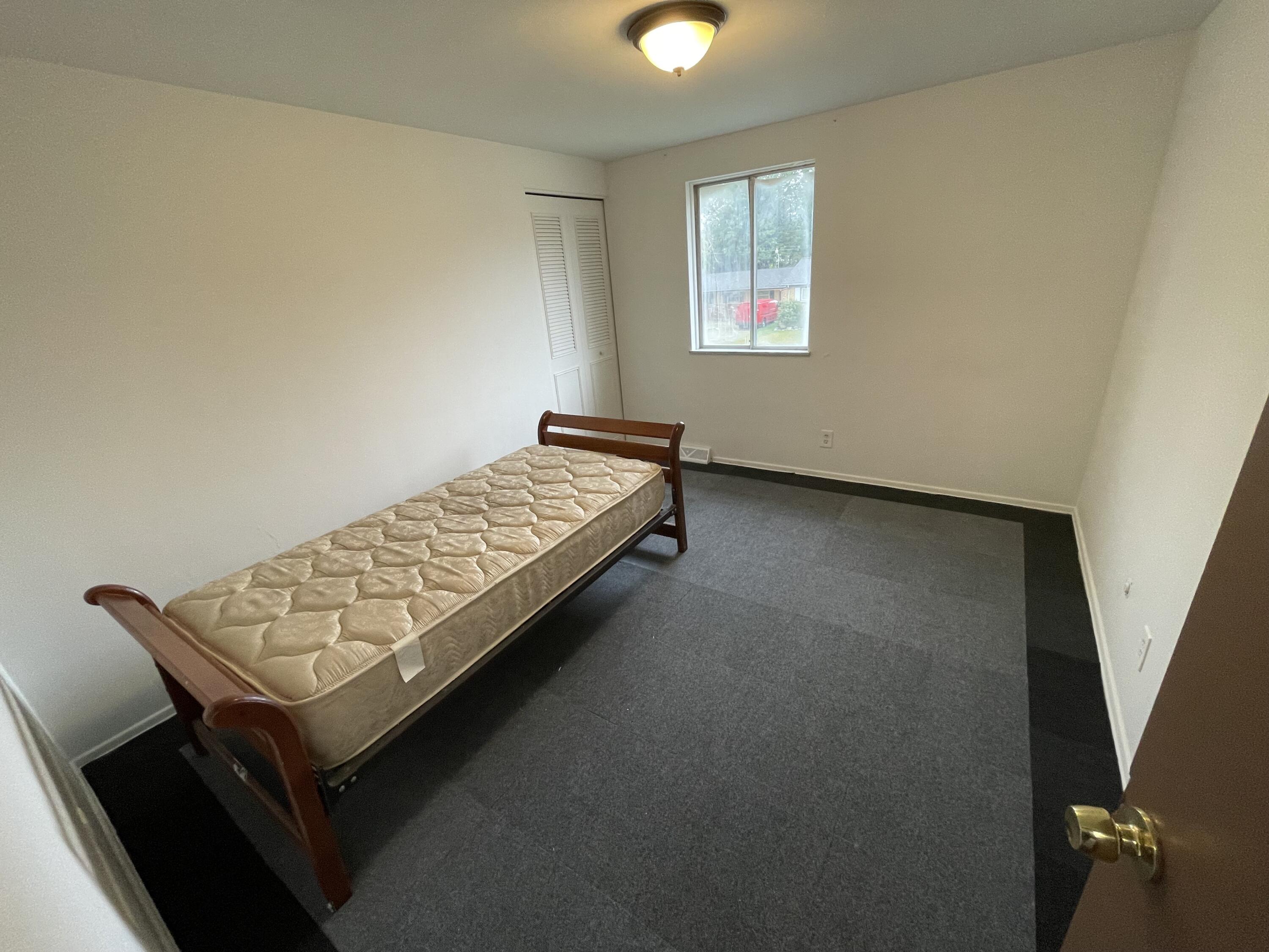 6907 Parkbelt Drive Flint, MI 48505 - Photo 4 of 11 IMG_7125