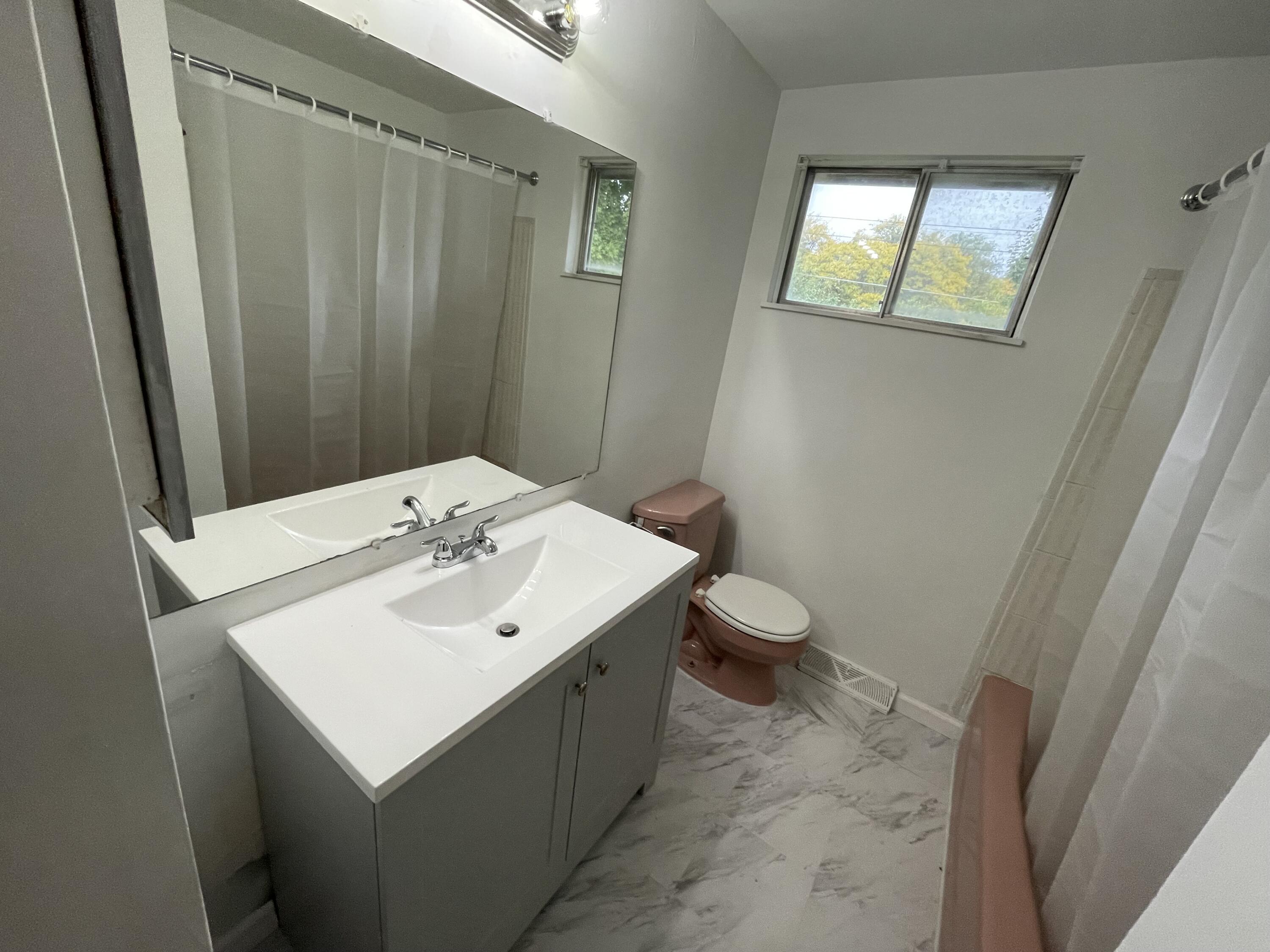 6907 Parkbelt Drive Flint, MI 48505 - Photo 5 of 11 IMG_7127