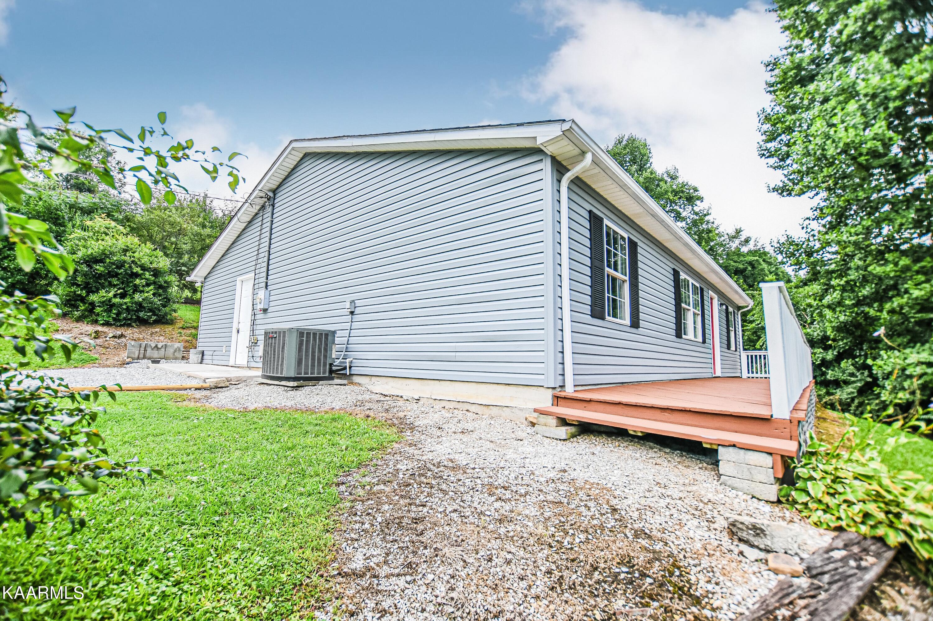 668 Ridge Road Caryville, TN 37714 - Photo 3 of 43 099BBAA7-6E86-450E-82DF-73D90F39F598