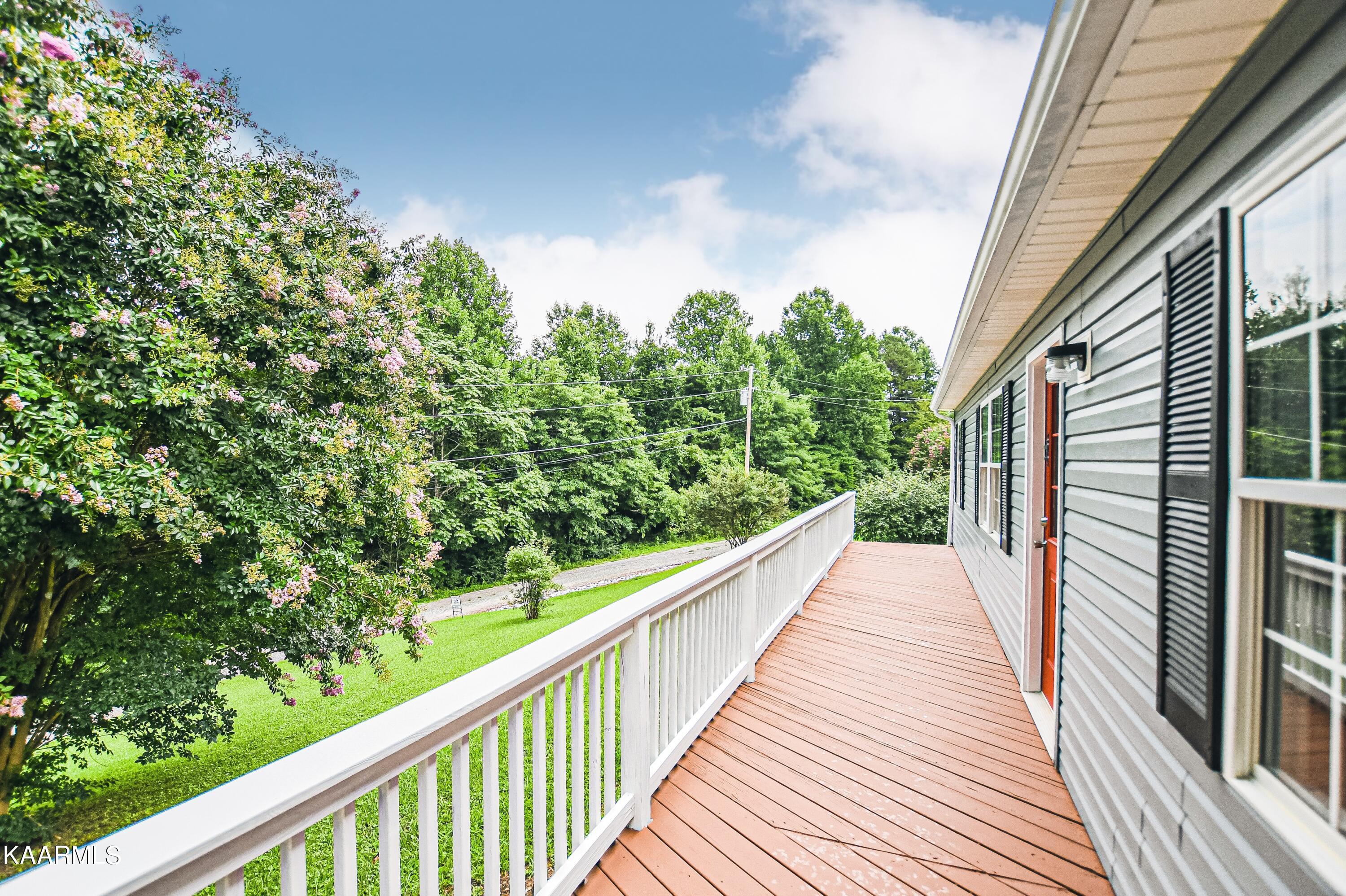 668 Ridge Road Caryville, TN 37714 - Photo 5 of 43 A4A354B6-9C4E-4C57-83B6-8A7B43A8EFDE