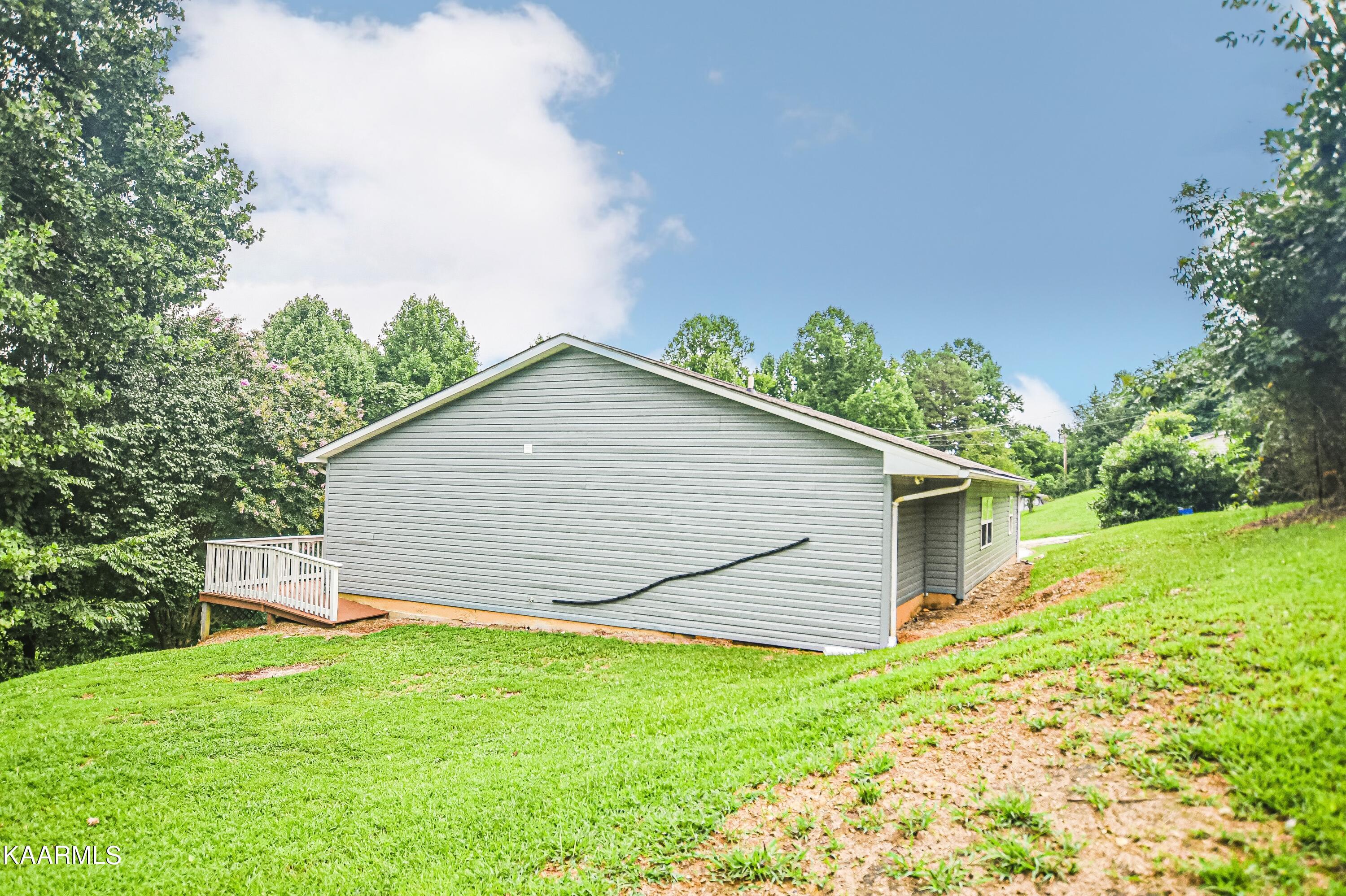 668 Ridge Road Caryville, TN 37714 - Photo 7 of 43 B2D42698-FB6E-45C7-ABF4-06EF48A23DA7