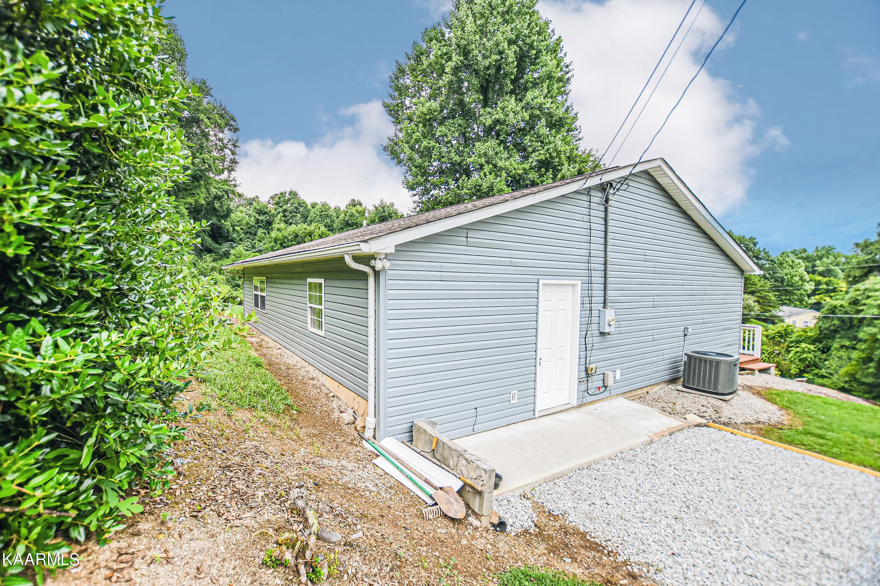 668 Ridge Road Caryville, TN 37714 - Photo 8 of 43 B64EA15E-9295-484C-BE88-7ADE4F74DFE2