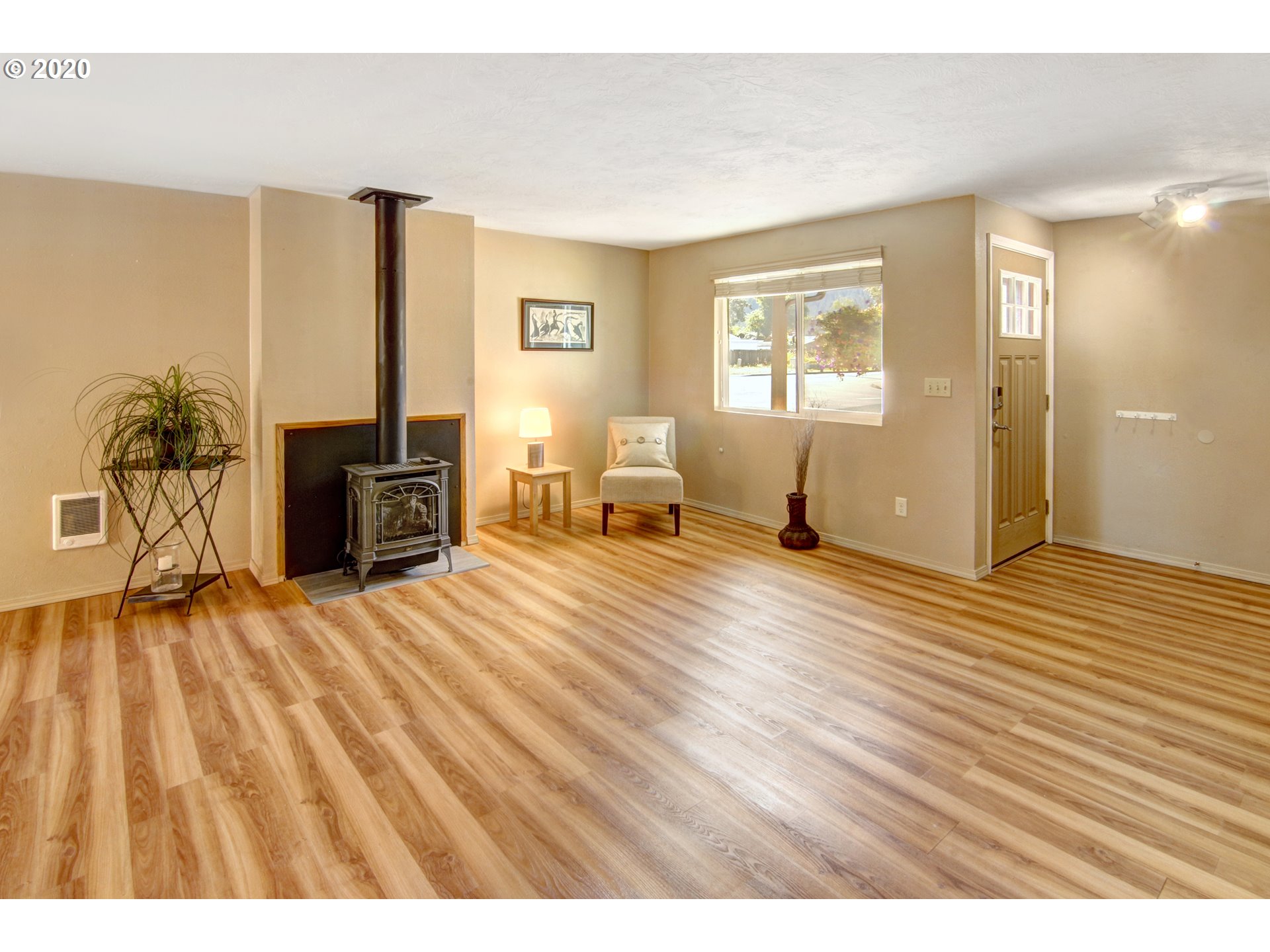 6870 D Street Springfield, OR 97478 - Photo 8 of 22