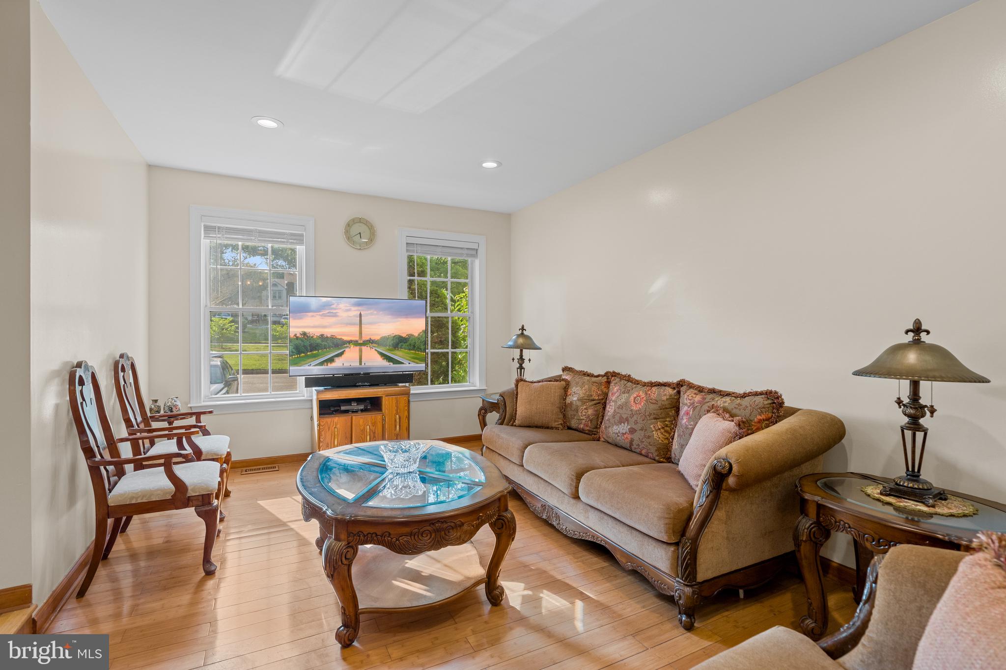 2829 Grovemore Lane Vienna, VA 22180 - Photo 25 of 42 Bright and inviting living space.