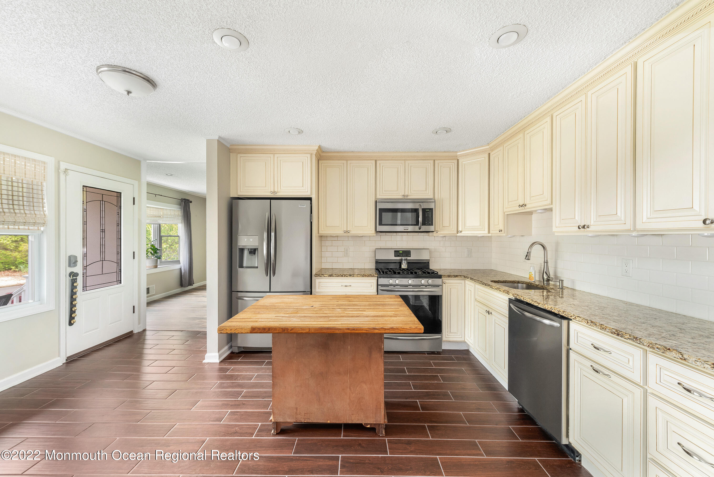 575 George Road Toms River, NJ 08753 - Photo 6 of 26 DSC_3910