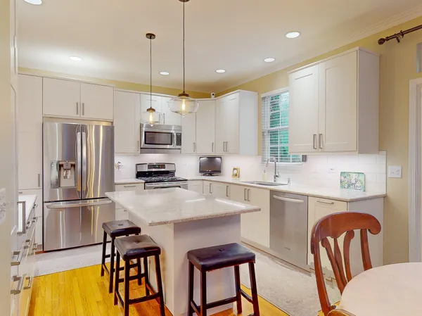 $550,000 | 2948 Adamson Drive, Geneva, IL 60134